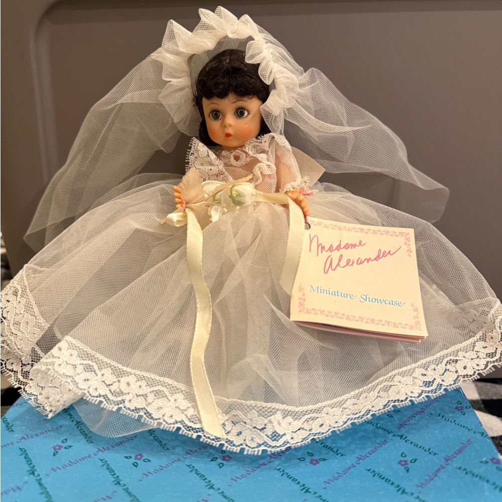 Madame Alexander Bridal Doll in Ivory Lace and Blue Box - Never Used